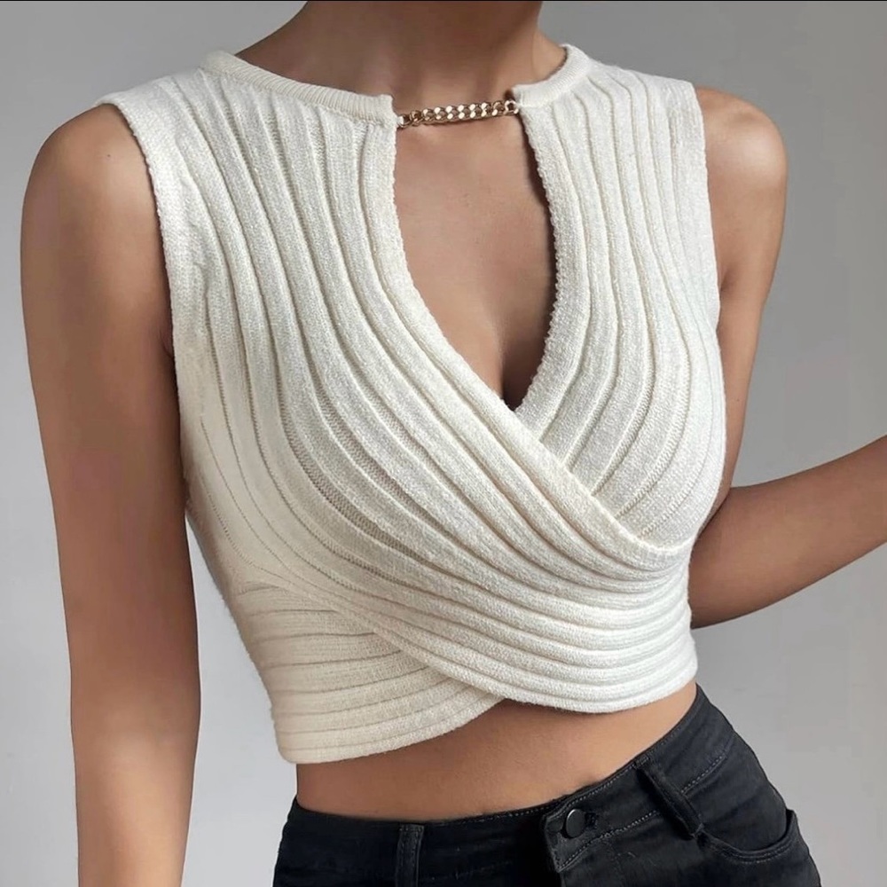 SHEIN Chain Detail Crop Knit Top